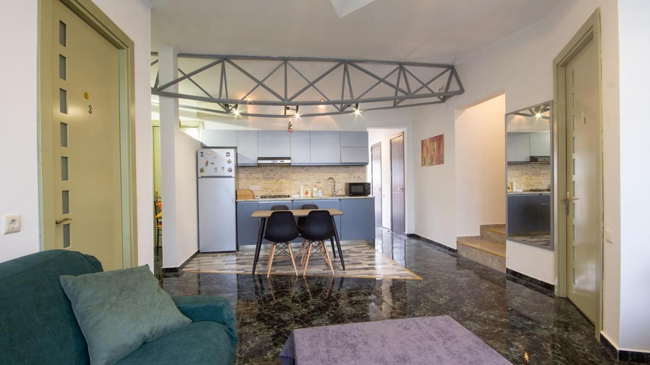 4 Bedroom Apartment On Liberty Square Tbilisi Eksteriør bilde