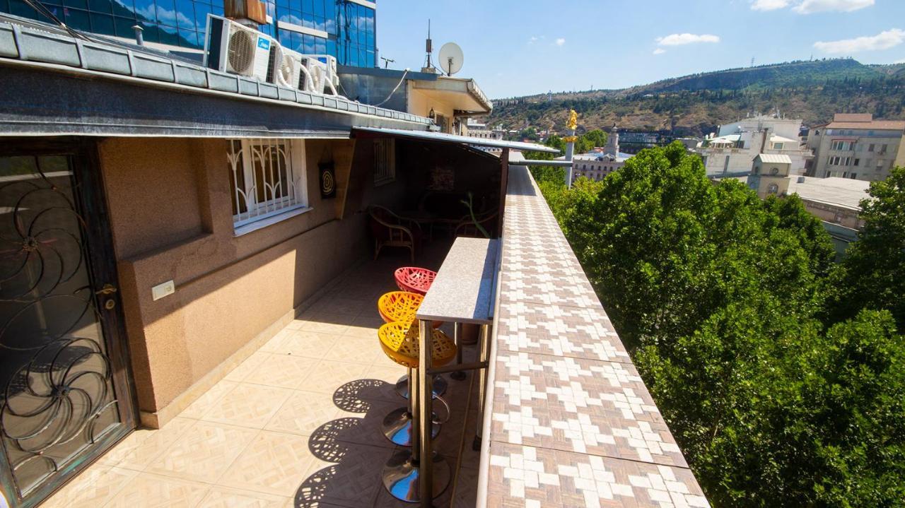 4 Bedroom Apartment On Liberty Square Tbilisi Eksteriør bilde