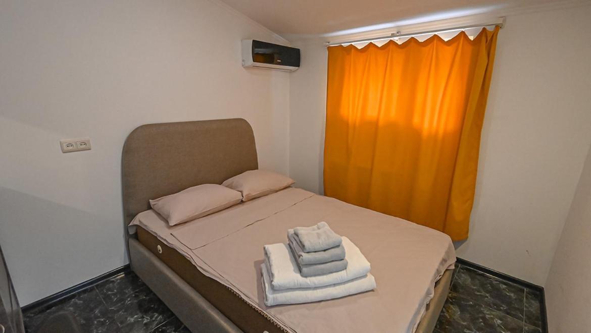 4 Bedroom Apartment On Liberty Square Tbilisi Eksteriør bilde