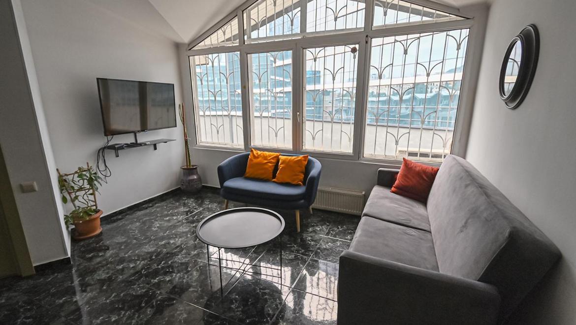 4 Bedroom Apartment On Liberty Square Tbilisi Eksteriør bilde